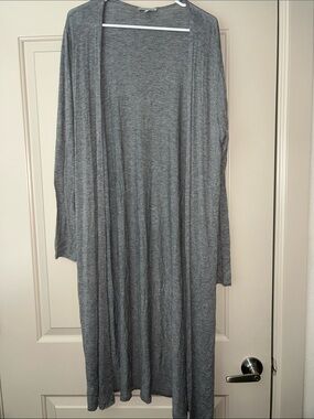 Charlotte Russe Long Open-Front Lightweight Cardigan in Gray